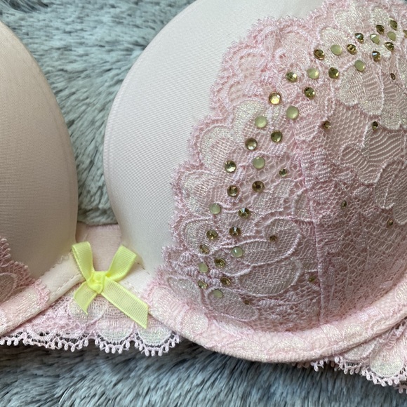 NWOT Victoria’s Secret Bra - Picture 2 of 9